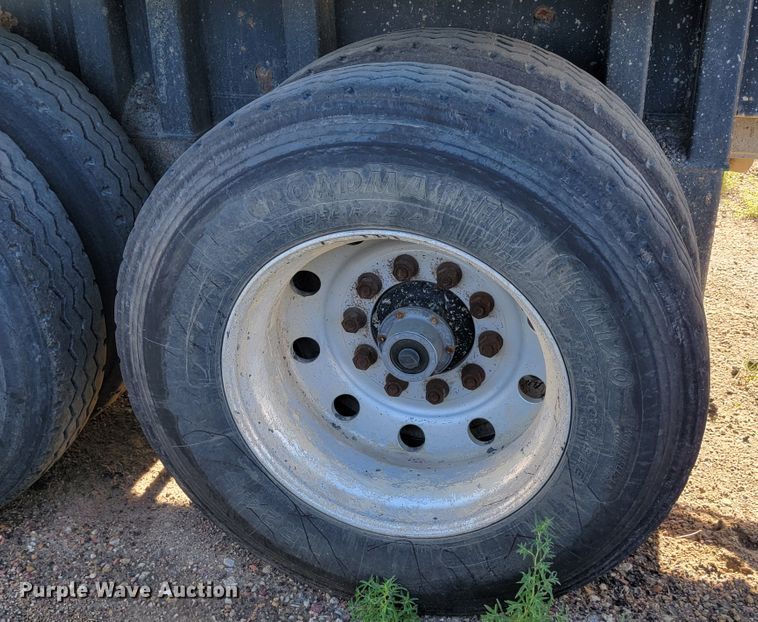 image for item JC9699 2001 Red River OLB326  live bottom trailer