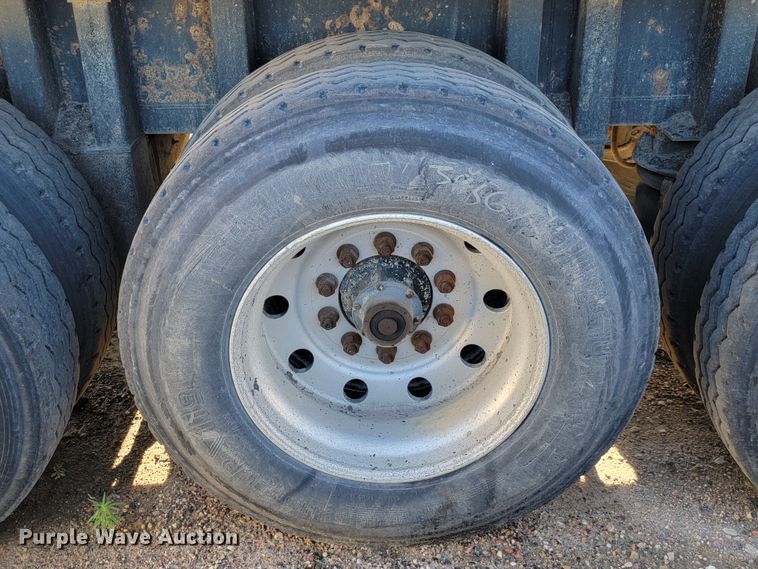 image for item JC9699 2001 Red River OLB326  live bottom trailer