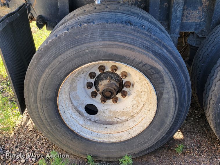 image for item JC9699 2001 Red River OLB326  live bottom trailer