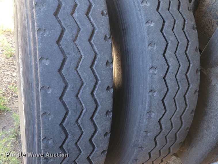 image for item JC9699 2001 Red River OLB326  live bottom trailer