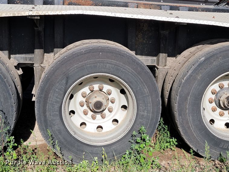 image for item JC9699 2001 Red River OLB326  live bottom trailer