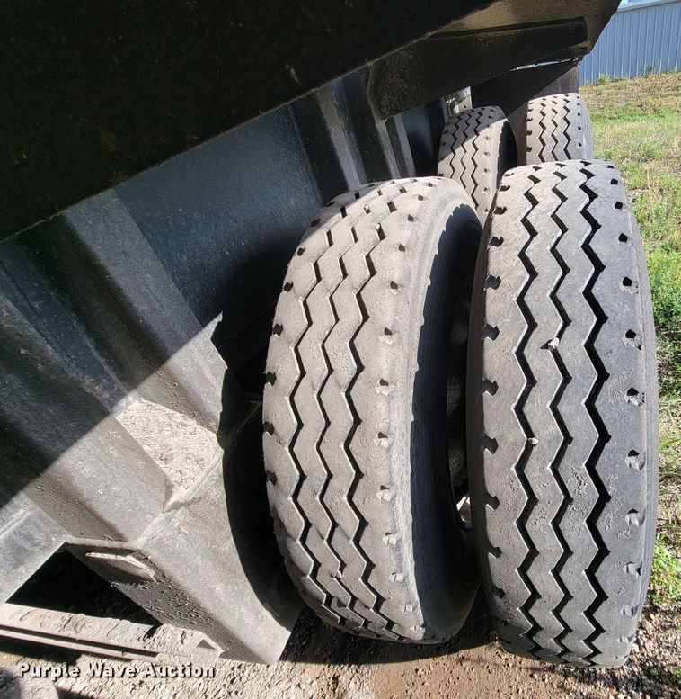 image for item JC9699 2001 Red River OLB326  live bottom trailer