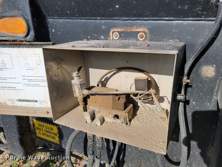 image for item JC9699 2001 Red River OLB326  live bottom trailer