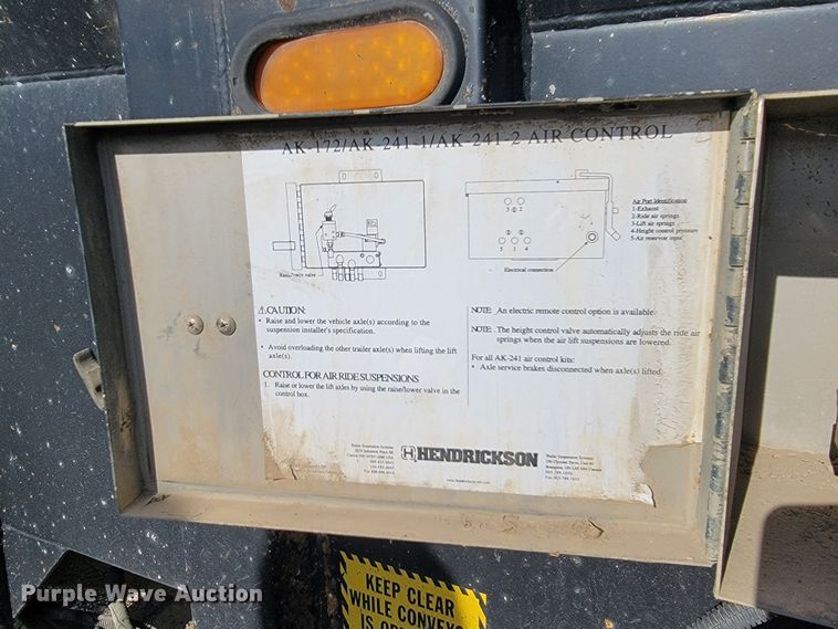 image for item JC9699 2001 Red River OLB326  live bottom trailer