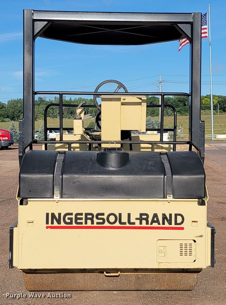image for item JC9702 Ingersoll Rand DD90  double drum vibratory roller