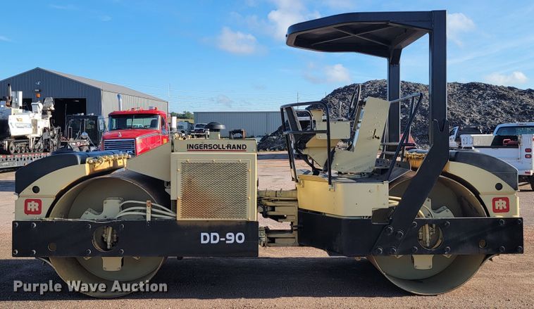 image for item JC9702 Ingersoll Rand DD90  double drum vibratory roller