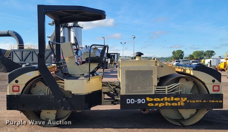 image for item JC9702 Ingersoll Rand DD90  double drum vibratory roller