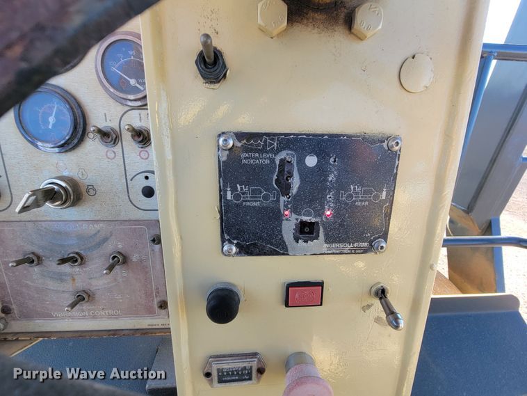 image for item JC9702 Ingersoll Rand DD90  double drum vibratory roller