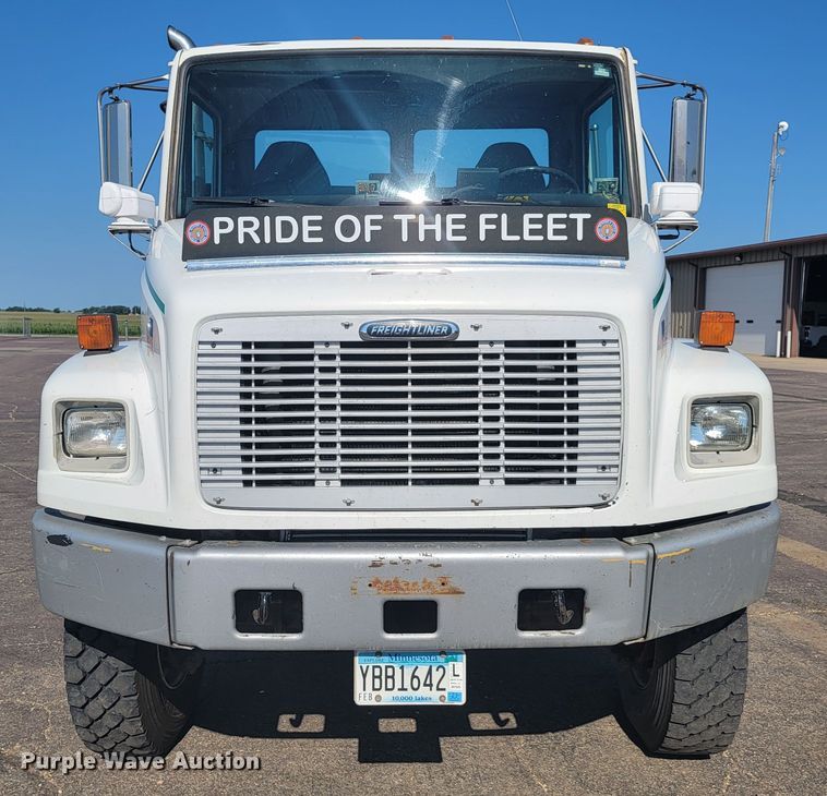 image for item JC9704 2001 Freightliner FL70  flatbed truck