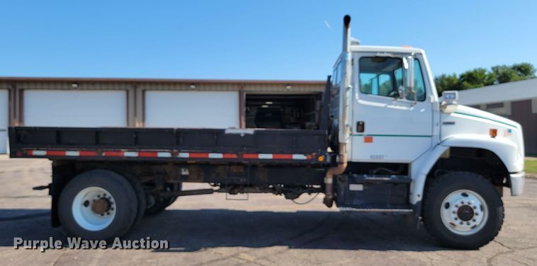 image for item JC9704 2001 Freightliner FL70  flatbed truck