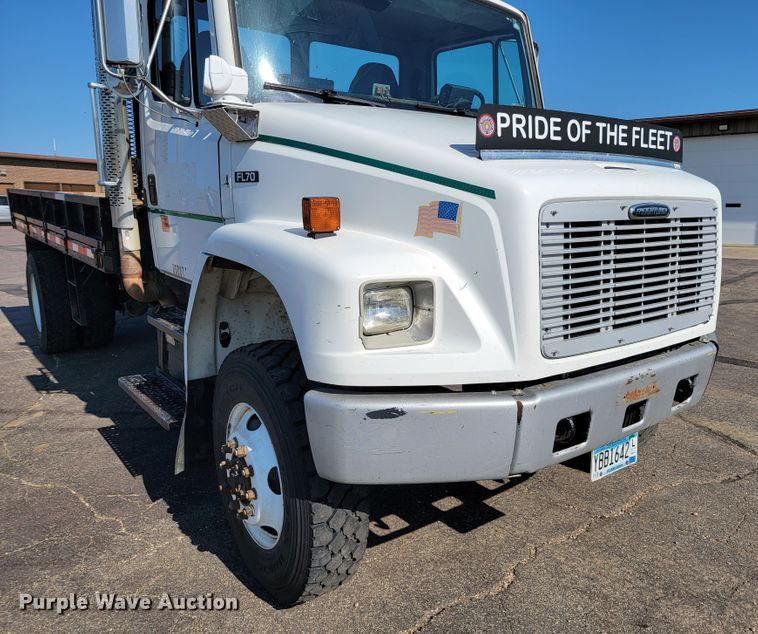image for item JC9704 2001 Freightliner FL70  flatbed truck