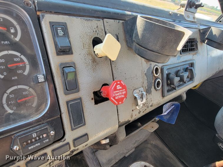 image for item JC9704 2001 Freightliner FL70  flatbed truck