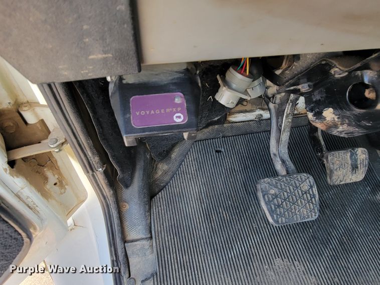 image for item JC9704 2001 Freightliner FL70  flatbed truck