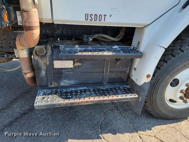 image for item JC9704 2001 Freightliner FL70  flatbed truck