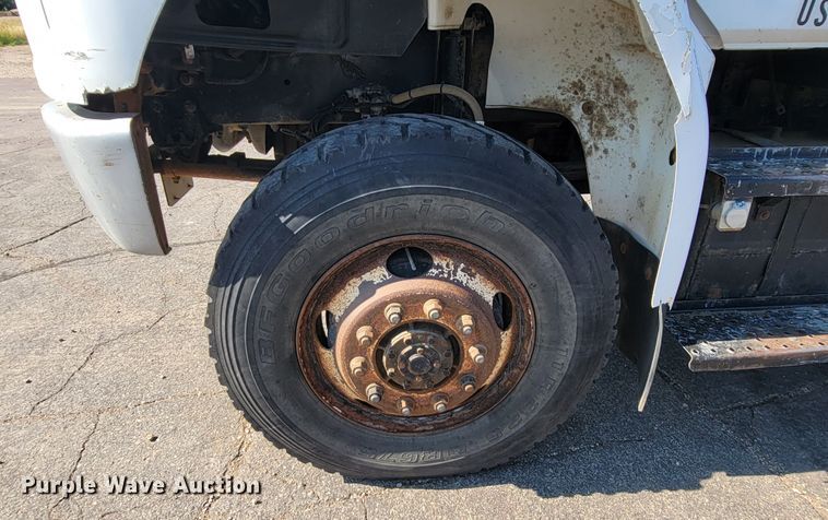 image for item JC9704 2001 Freightliner FL70  flatbed truck