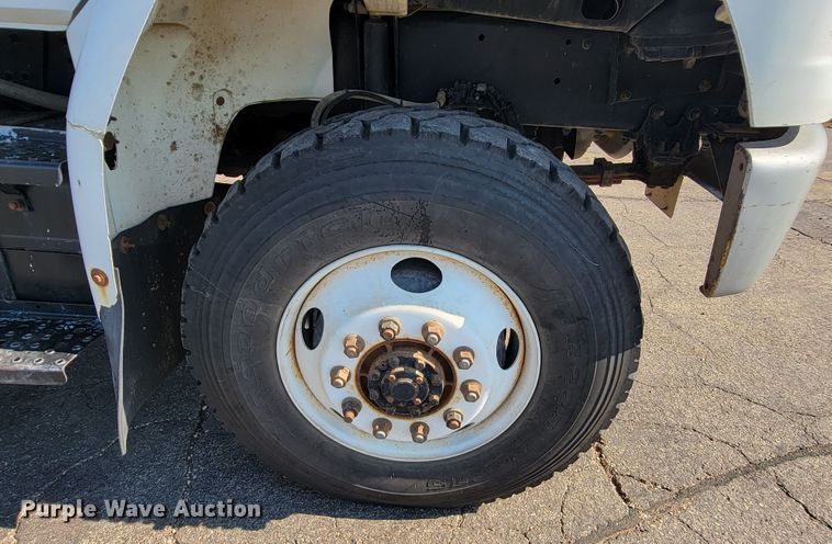 image for item JC9704 2001 Freightliner FL70  flatbed truck