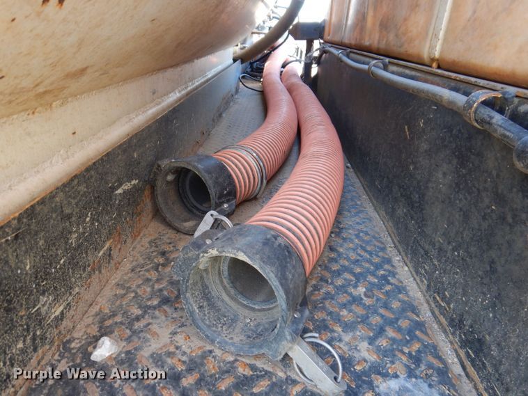 image for item JH9736 2001 Vacstar 800 DT  vacuum excavator