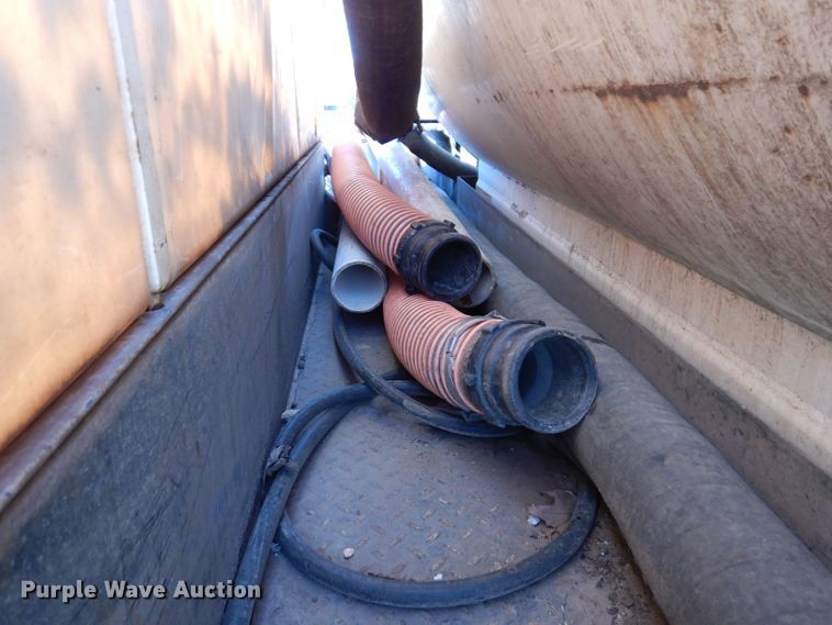 image for item JH9736 2001 Vacstar 800 DT  vacuum excavator