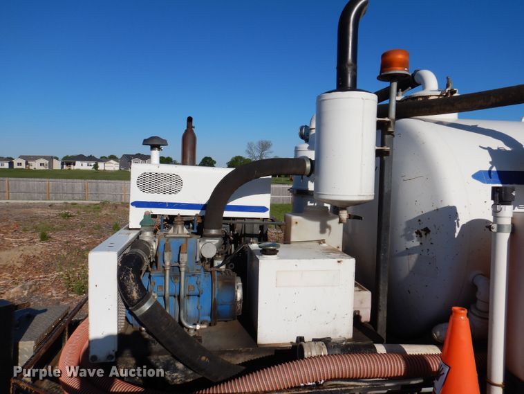 image for item JH9736 2001 Vacstar 800 DT  vacuum excavator