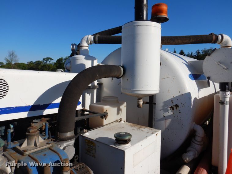 image for item JH9736 2001 Vacstar 800 DT  vacuum excavator