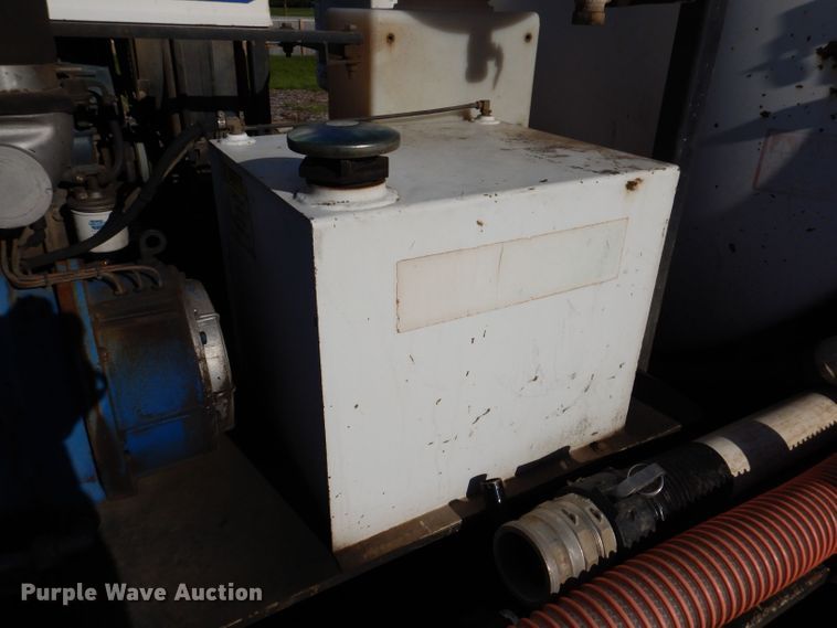 image for item JH9736 2001 Vacstar 800 DT  vacuum excavator