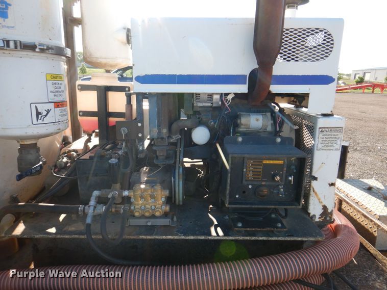 image for item JH9736 2001 Vacstar 800 DT  vacuum excavator