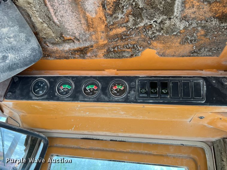 image for item JM9172 1995 Case 721B  wheel loader