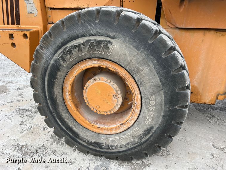 image for item JM9172 1995 Case 721B  wheel loader
