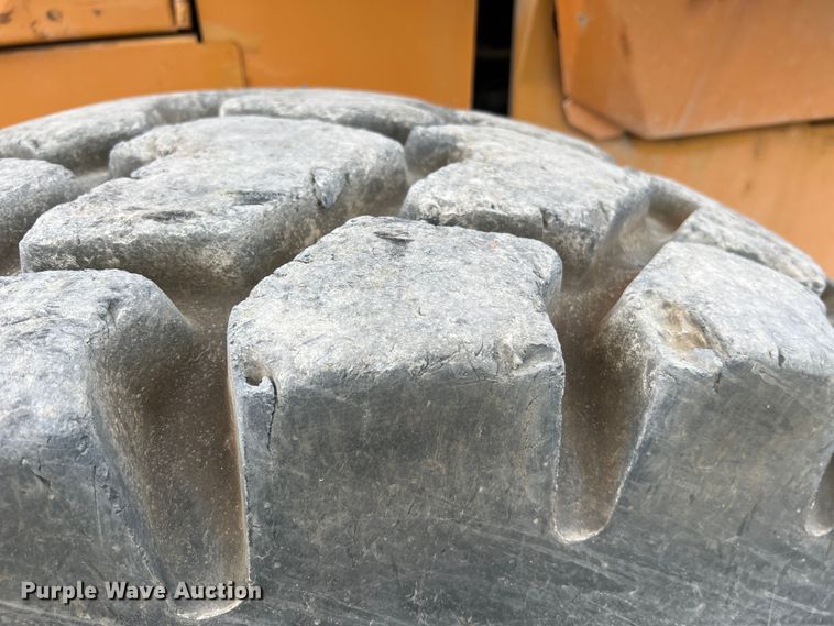 image for item JM9172 1995 Case 721B  wheel loader