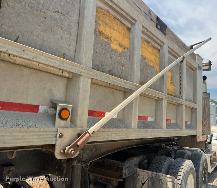 image for item JM9287 1990 East Manufacturing  end dump trailer