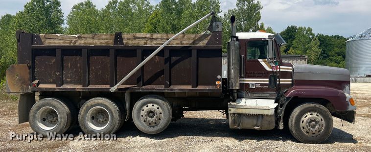 image for item JM9295 1994 Freightliner FLD  dump truck