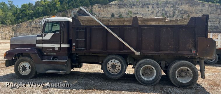 image for item JM9295 1994 Freightliner FLD  dump truck