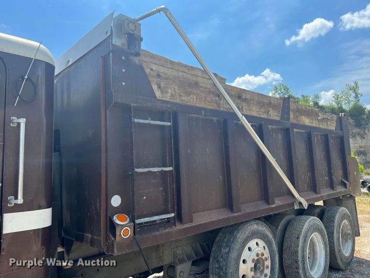 image for item JM9295 1994 Freightliner FLD  dump truck