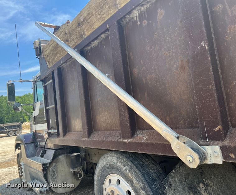 image for item JM9295 1994 Freightliner FLD  dump truck