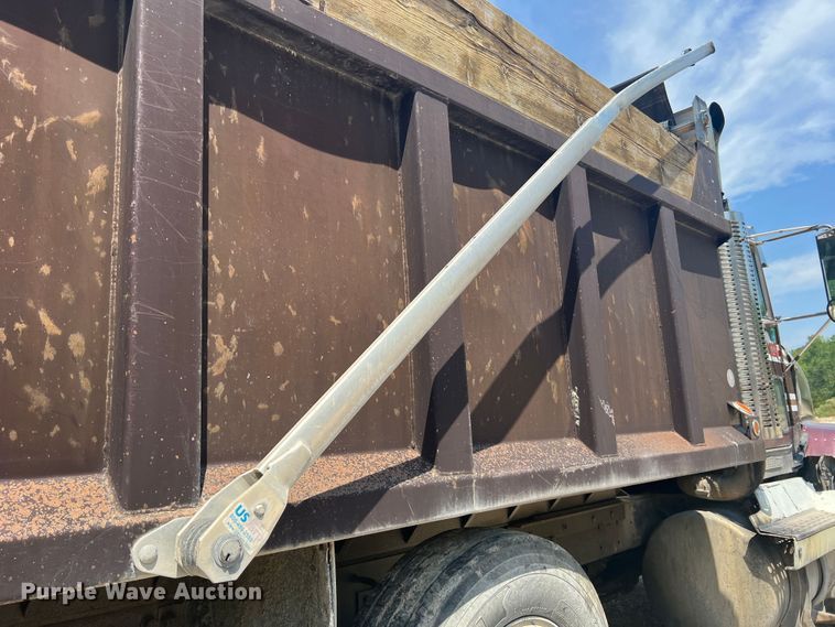 image for item JM9295 1994 Freightliner FLD  dump truck