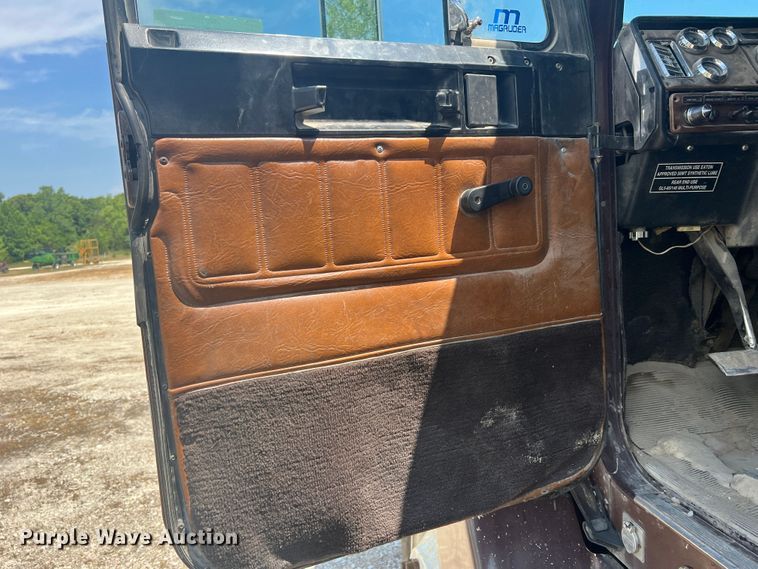 image for item JM9295 1994 Freightliner FLD  dump truck