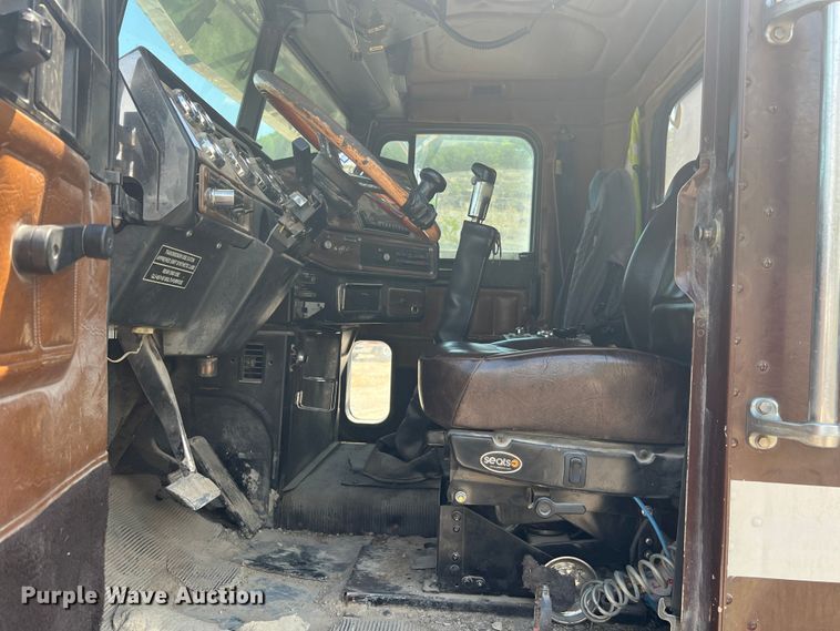 image for item JM9295 1994 Freightliner FLD  dump truck