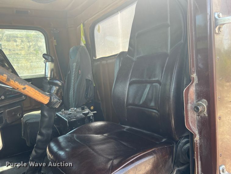 image for item JM9295 1994 Freightliner FLD  dump truck