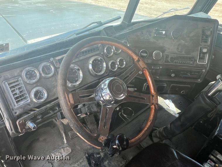 image for item JM9295 1994 Freightliner FLD  dump truck