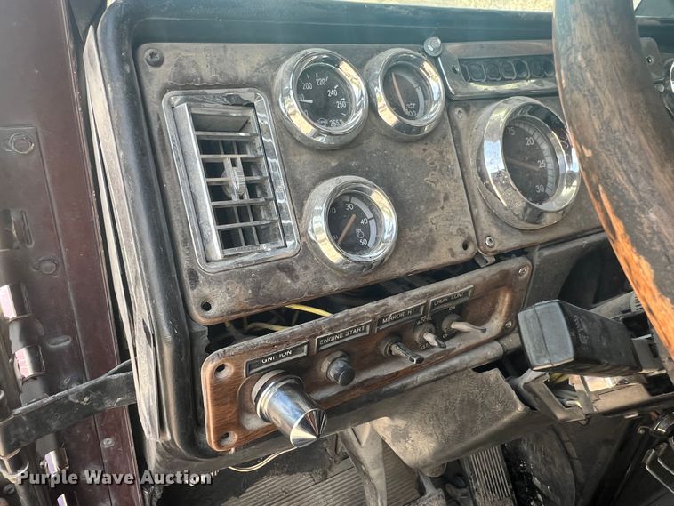 image for item JM9295 1994 Freightliner FLD  dump truck