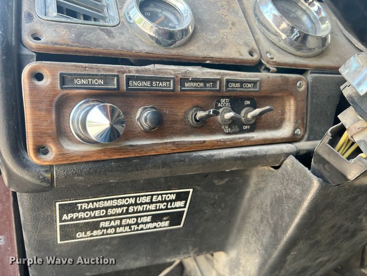 image for item JM9295 1994 Freightliner FLD  dump truck