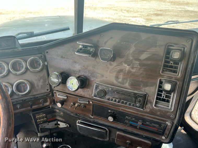 image for item JM9295 1994 Freightliner FLD  dump truck