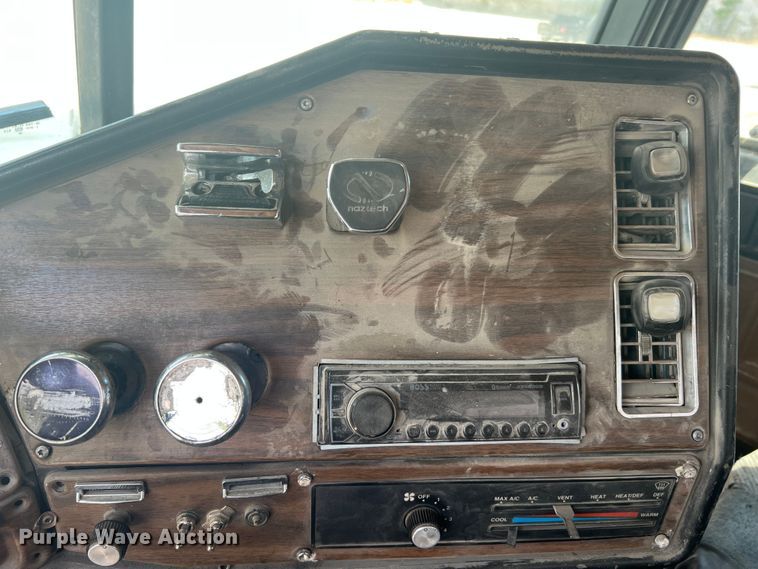 image for item JM9295 1994 Freightliner FLD  dump truck