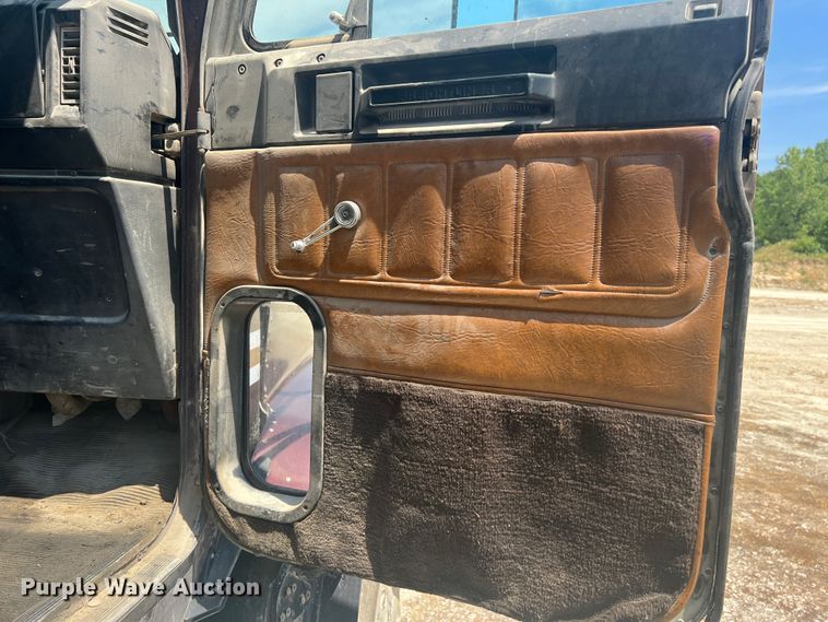 image for item JM9295 1994 Freightliner FLD  dump truck