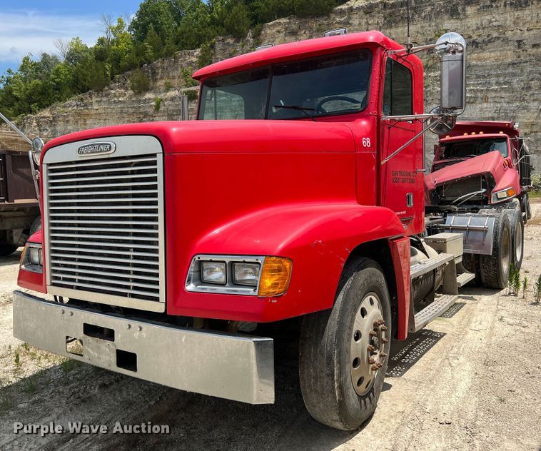 image for item JM9296 2003 Freightliner FLD  semi truck