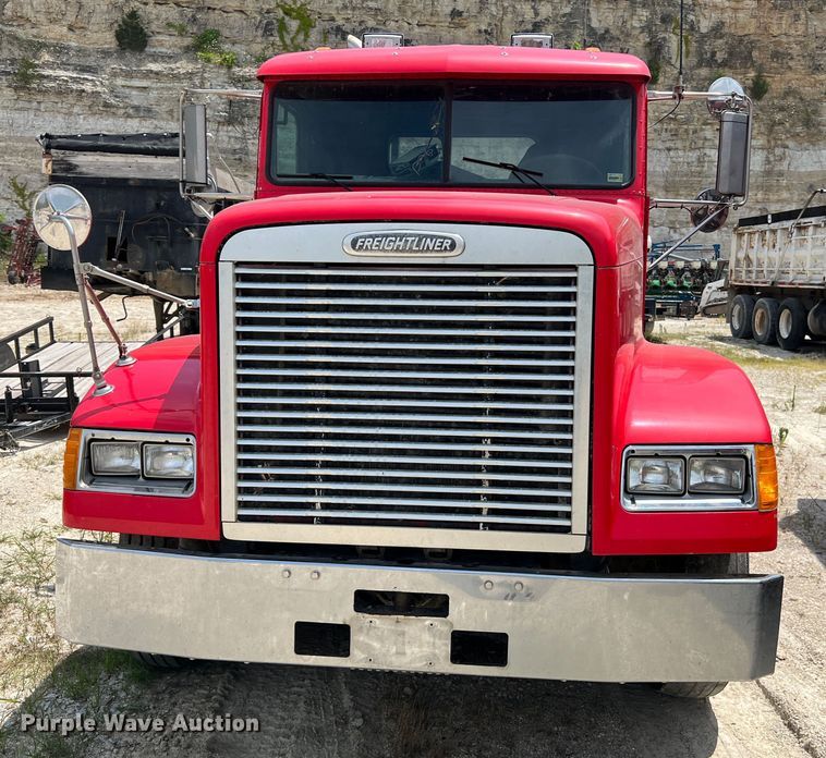 image for item JM9296 2003 Freightliner FLD  semi truck