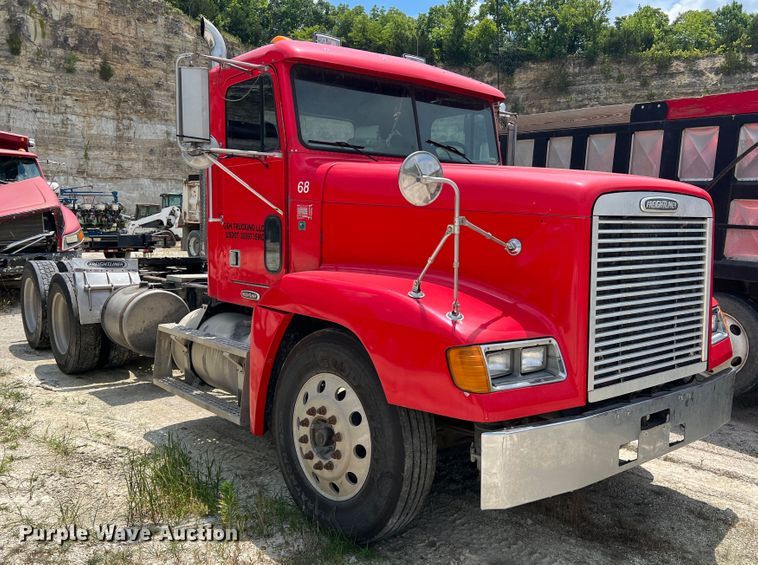 image for item JM9296 2003 Freightliner FLD  semi truck