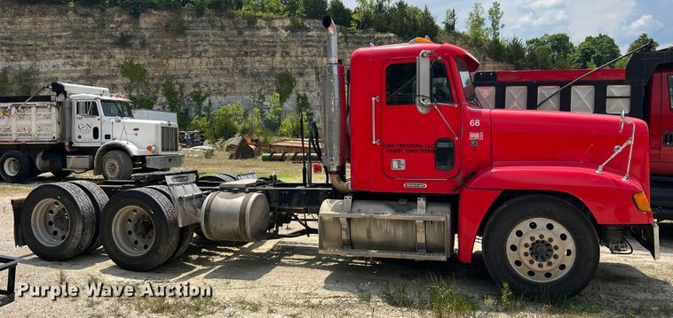 image for item JM9296 2003 Freightliner FLD  semi truck