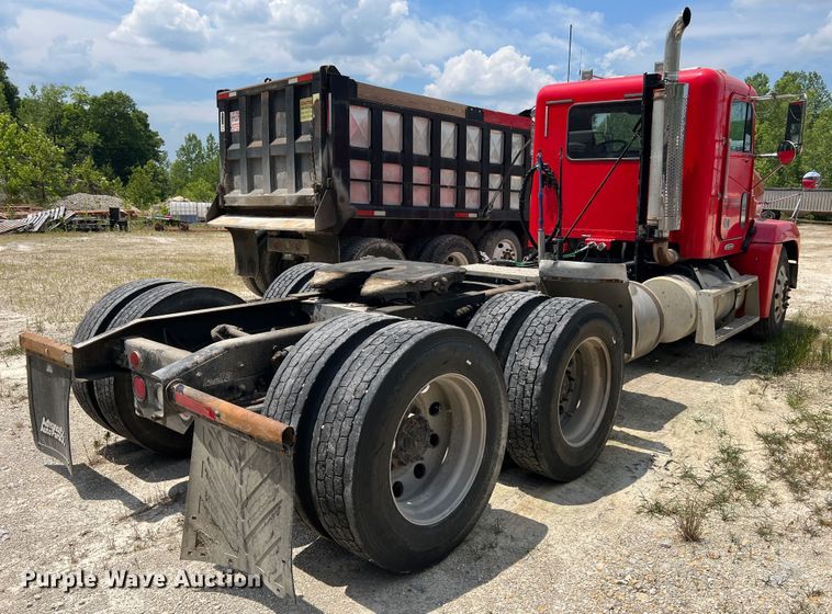 image for item JM9296 2003 Freightliner FLD  semi truck