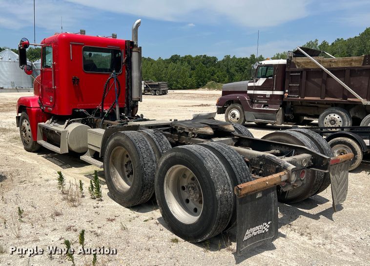 image for item JM9296 2003 Freightliner FLD  semi truck
